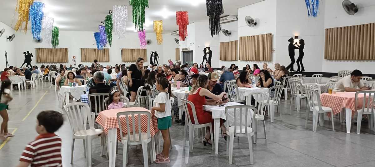 Equipe feminina de vôlei adaptado do CIEVI recebe novos uniformes para representar Jales no JOMI 2026