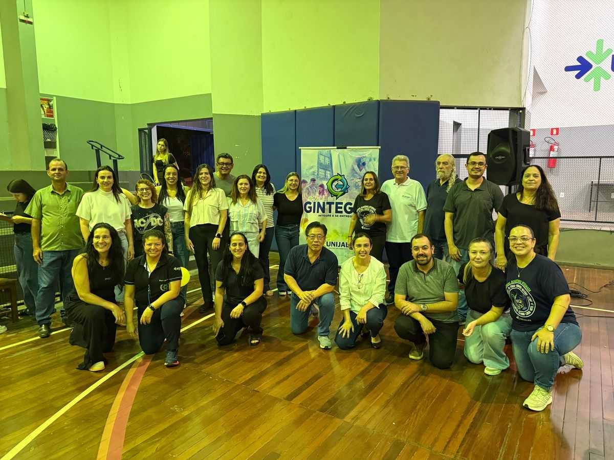 Docentes reunidos no final da Gintegra com o reitor do UNIJALES, Oswaldo Soler Junior