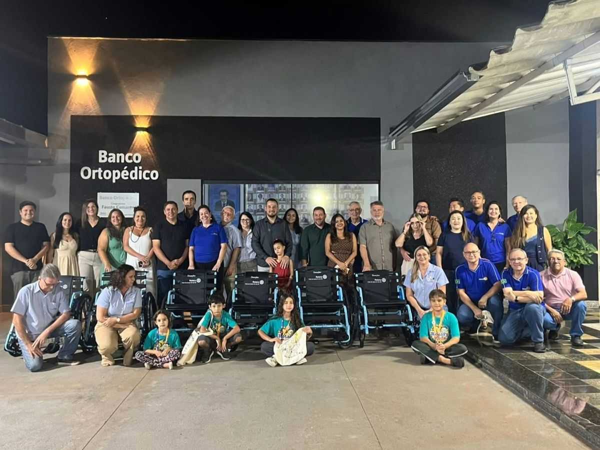 Santa Rita d’Oeste recebe cadeira de rodas em ação do Rotary