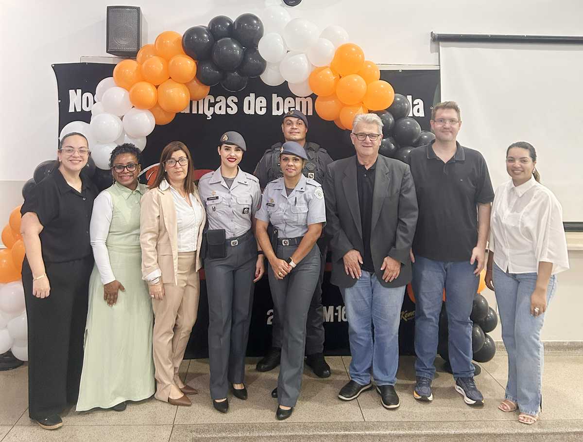 Alunos do 5º Ano do Colégio XV de Abril celebram formatura do PROERD