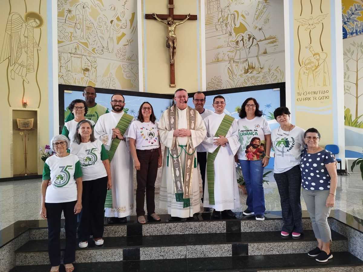 Em Auriflama, Maria das Graças e representantes da Pastoral da Criança participaram da Santa Missa