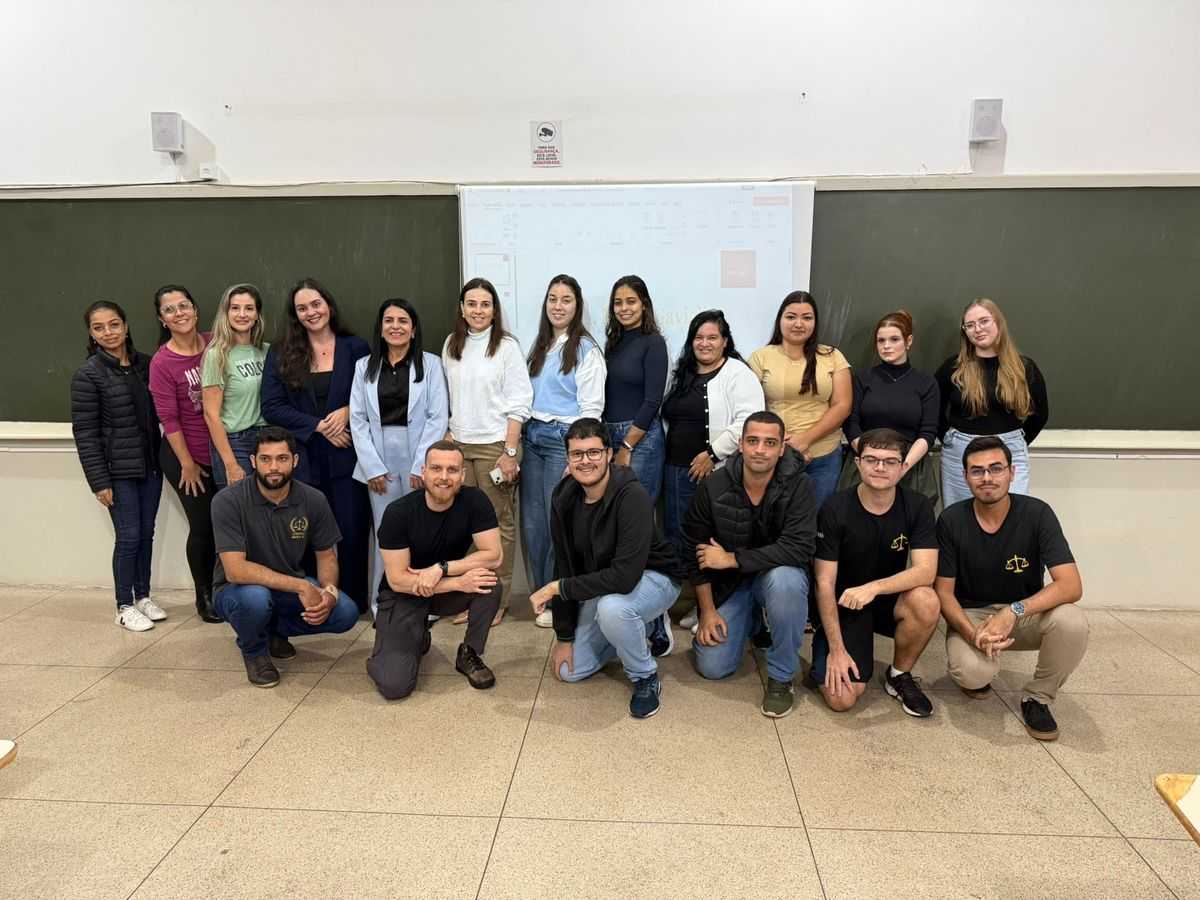 O bate-papo foi realizado com alunos do 9º semestre de Direito do UNIJALES