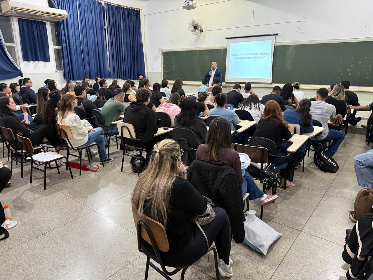 A primeira noite reuniu os dois cursos com a palestra “Reabilitação Física no SUS: Desafios, Conquistas e Bastidores de um Centro de Referência”