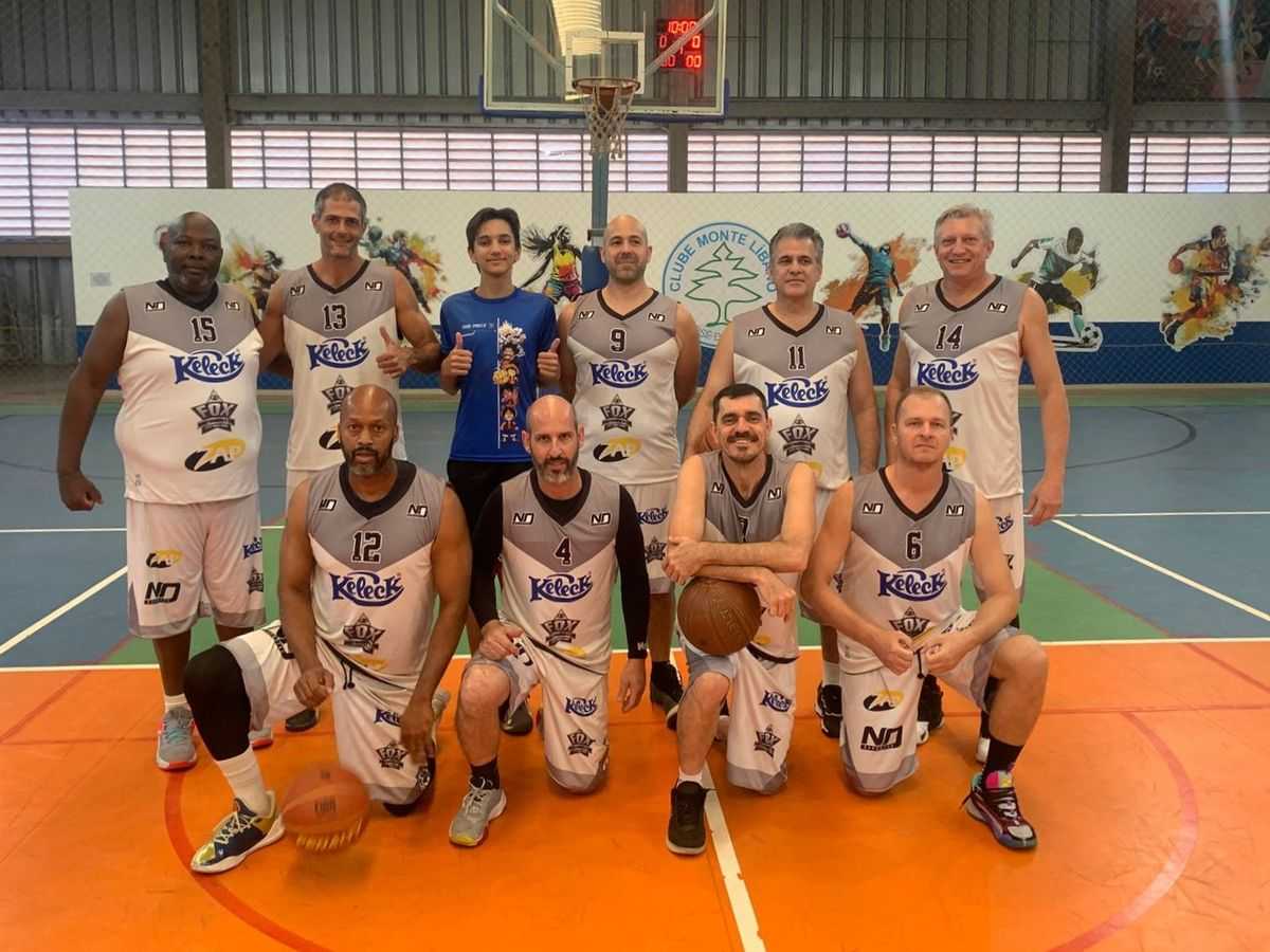 De pé: Alessandro Santos, Saulo Garcia, Matheus Galan, Flávio Diamantino, Osvaldo Landin Jr. e Fábio Galan. Agachados: Paulo Silva, Kelvin Patone, Sérgio Amorim e Paulo Buso