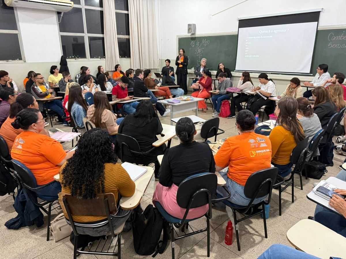 Durante o encontro os alunos puderam compartilhar conhecimentos, esclarecer dúvidas e ter contato com materiais usados em estudos e atendimentos relacionados ao tema.