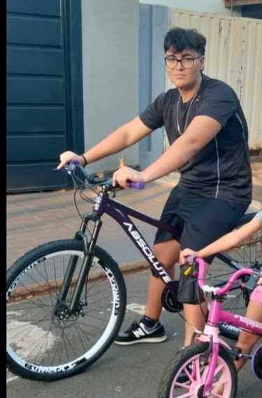 Ciclista de 16 anos morre após bater na lateral de caminhão em Jales