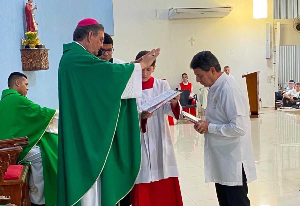 O Ministério de Coordenação na Igreja Católica não é um sacramento da Ordem (como padres ou bispos), mas sim um ministério leigo de serviço
