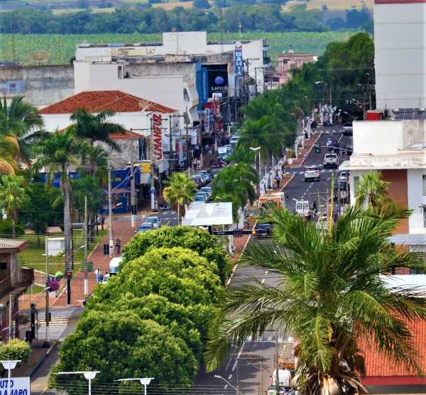 Jales continua contratando mais do que demitindo; saldo em 2026 é de 166 vagas abertas