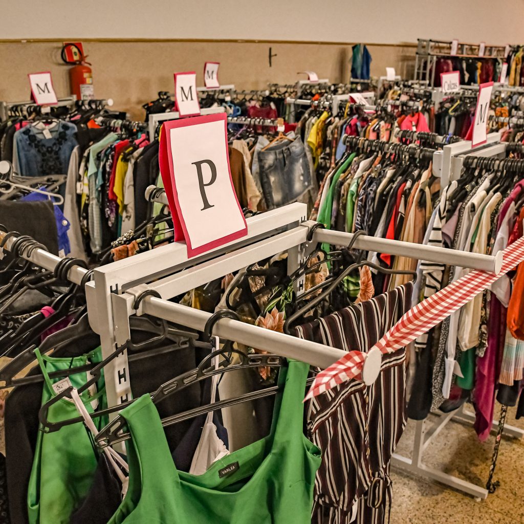 Desapego por HAmor inicia arrecadação de roupas para bazar beneficente e confirma desfile em 17 de outubro