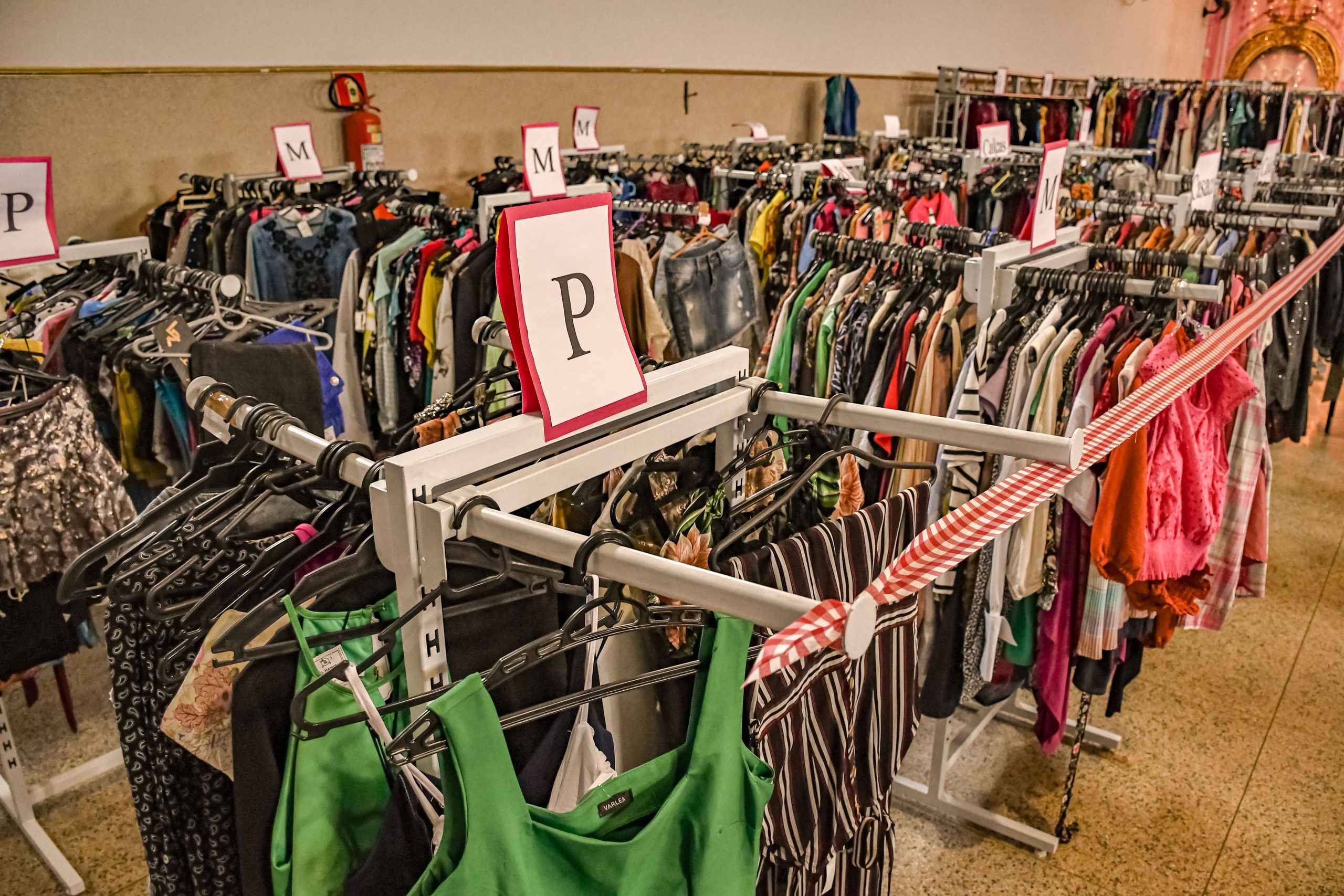 Desapego por HAmor inicia arrecadação de roupas para bazar beneficente e confirma desfile em 17 de outubro