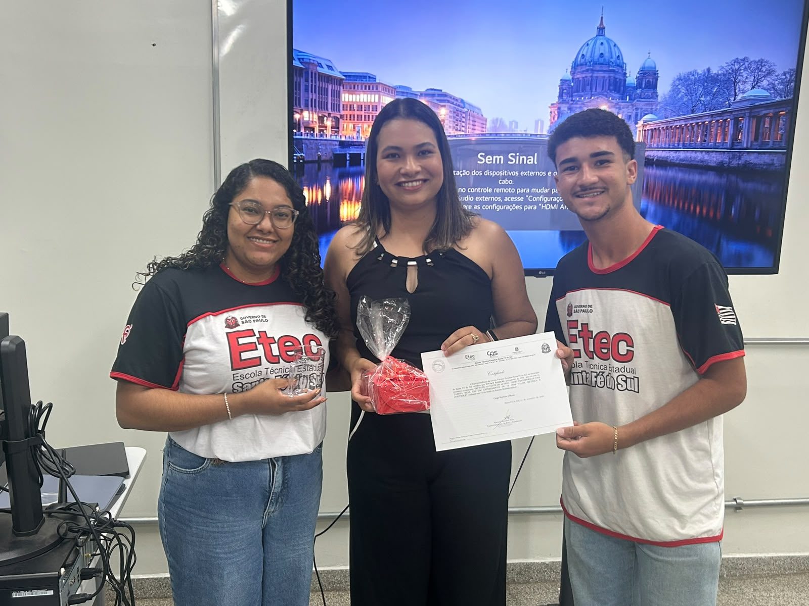 Jalesense compartilha conhecimentos sobre Inteligência Artificial com estudantes da Etec de Santa Fé do Sul