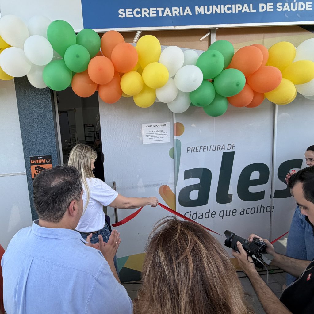 Prefeitura entrega reforma e adequações da ESF Novo Mundo e entrega duas novas ambulâncias