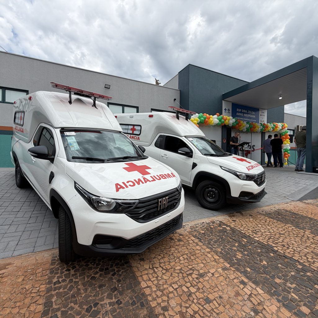 Prefeitura entrega reforma e adequações da ESF Novo Mundo e entrega duas novas ambulâncias