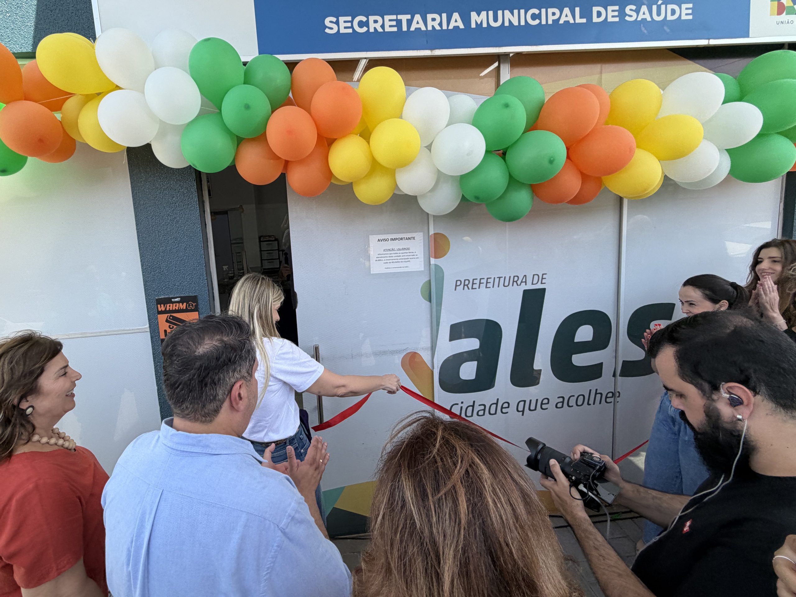 Prefeitura entrega reforma e adequações da ESF Novo Mundo e entrega duas novas ambulâncias