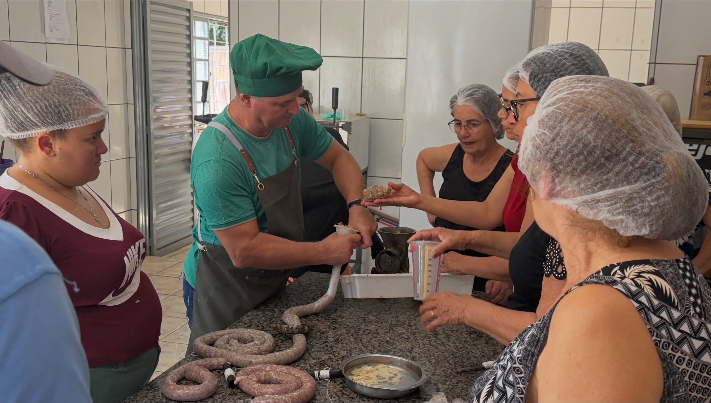 Rubineia encerra curso de processamento caseiro de carne com grande adesão