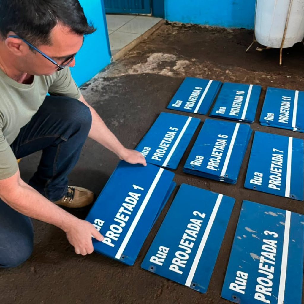 Urânia inicia atualização das placas de identificação de ruas e avenidas
