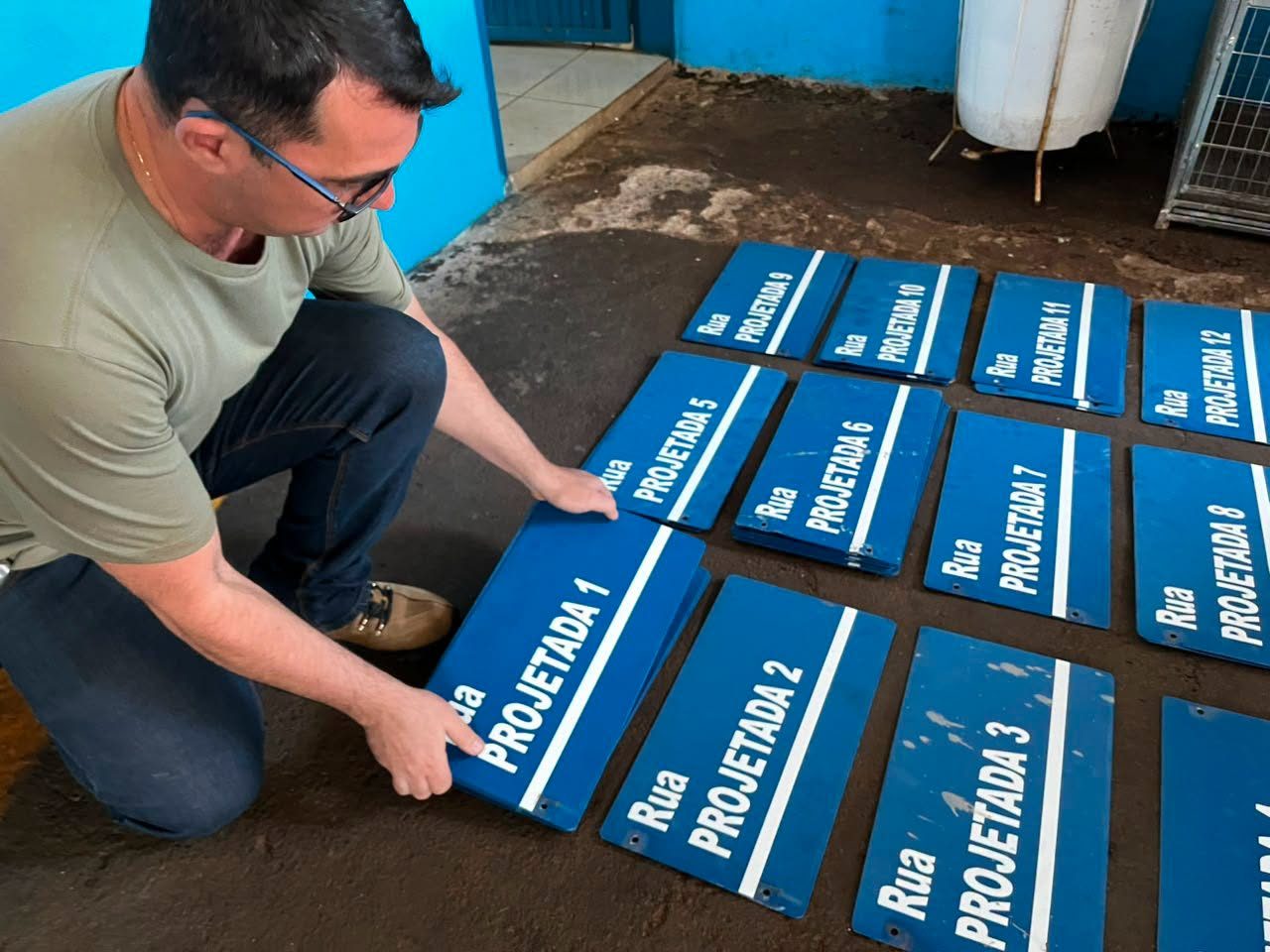 Urânia inicia atualização das placas de identificação de ruas e avenidas
