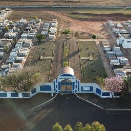 Cemitérios de Jales recebem serviços de manutenção para o Dia de Finados