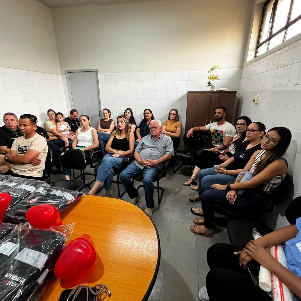 Secretaria de Saúde realiza entrega de macacões aos profissionais do SAMU de urânia