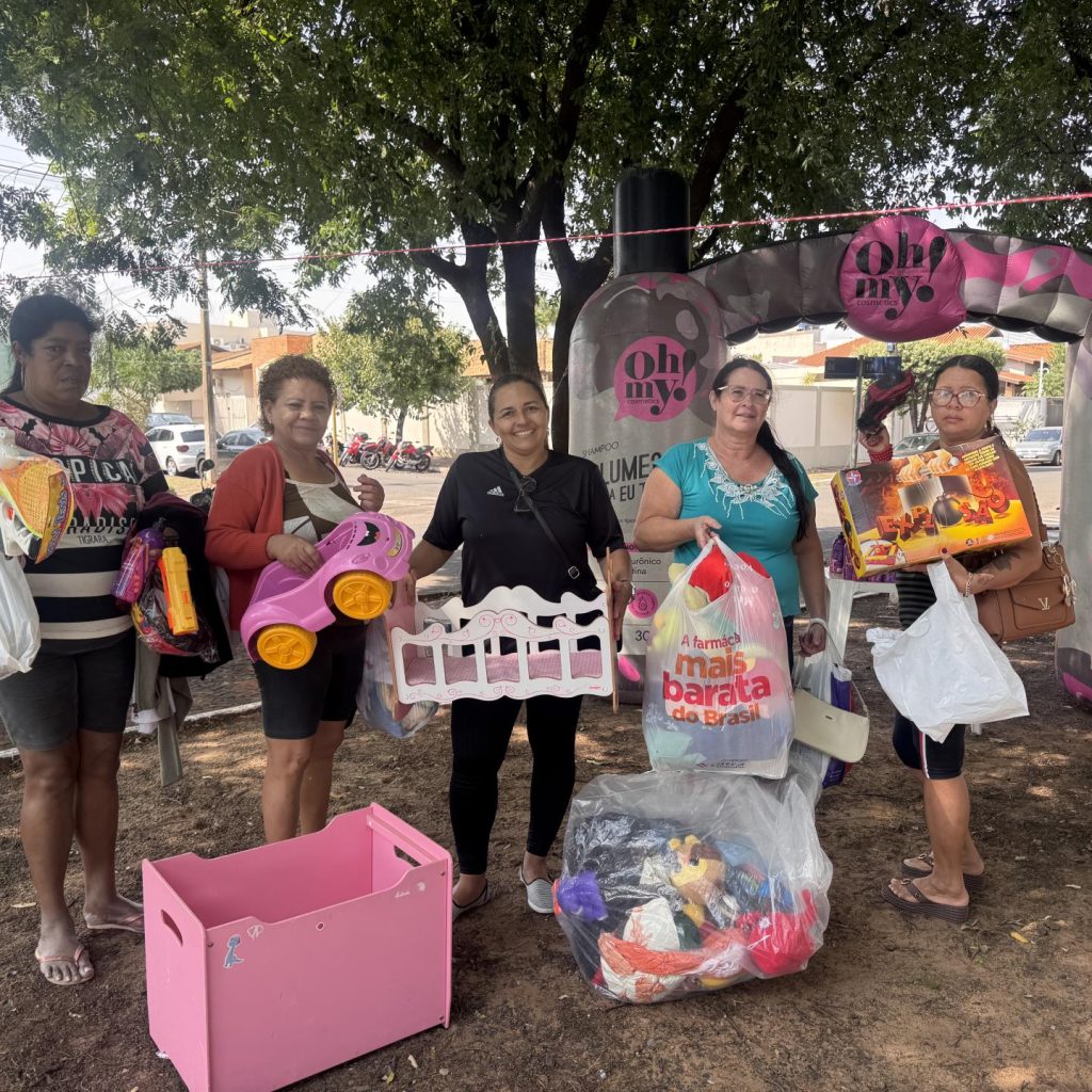 Varal Solidário oferece roupas, calçados e brinquedos gratuitamente à população de Jales
